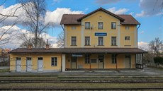 Z nádraží v Týně nad Vltavou by mohly po pěti letech jezdit vlaky. V létě by... Z nádraží v Týně nad Vltavou by mohly po pěti letech jezdit vlaky. V létě by...