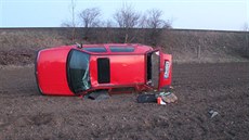 Mladá řidička volkswagenu na Hodonínsku nezvládla předjížděcí manévr a skončila... Mladá řidička volkswagenu na Hodonínsku nezvládla předjížděcí manévr a skončila...