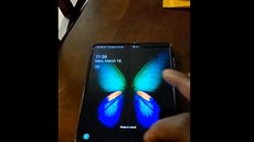 Video zachycuje skládací Samsung Galaxy Fold Video zachycuje skládací Samsung Galaxy Fold