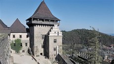 Nová přístupová cesta a upravené okolí zpříjemní letos turistům výšlap na hrad... Nová přístupová cesta a upravené okolí zpříjemní letos turistům výšlap na hrad...