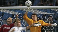 Marek Čech v akci v dresu Liberce, s nímž v roce 2006 oslavil mistrovský titul. Marek Čech v akci v dresu Liberce, s nímž v roce 2006 oslavil mistrovský titul.