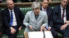 Britská premiérka Theresa Mayová v parlamentu (25. 3. 2019) Britská premiérka Theresa Mayová v parlamentu (25. 3. 2019)