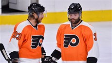 Jakub Voráček (vlevo) a Radko Gudas by měli na prahu příští sezony NHL dorazit... Jakub Voráček (vlevo) a Radko Gudas by měli na prahu příští sezony NHL dorazit...