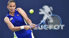 Karolína Plíšková v duelu s Alizé Cornetovou na turnaji v Miami. Karolína Plíšková v duelu s Alizé Cornetovou na turnaji v Miami.