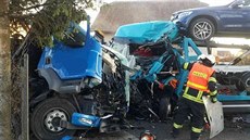 Dopravní nehoda dvou kamionů v Dolní Rovni na Pardubicku. Dopravní nehoda dvou kamionů v Dolní Rovni na Pardubicku.