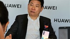 Šéf mobilní divize Huawei Richard Yu krátce po premiéře smartphonů řady P30 Šéf mobilní divize Huawei Richard Yu krátce po premiéře smartphonů řady P30