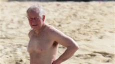 Princ Charles na pláži na Barbadosu (18. března 2019) Princ Charles na pláži na Barbadosu (18. března 2019)
