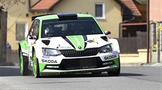 Posádka Jan Kopecký a Pavel Dresler s autem Škoda Fabia R5 během Valašské rallye Posádka Jan Kopecký a Pavel Dresler s autem Škoda Fabia R5 během Valašské rallye