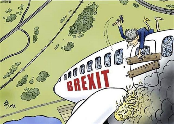 Britská premiérka Theresa Mayová kladivem a hebíky zachrauje letadlo tsn...