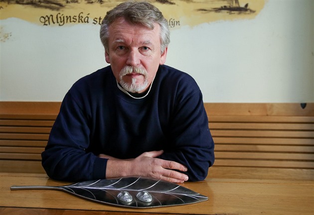 Výtvarník Tomá Pitlík z Bechyn staví motocykly jako netradiní umlecká díla.
