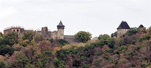 Hrad Helftýn, který stojí poblí Lipníku nad Bevou na Perovsku.