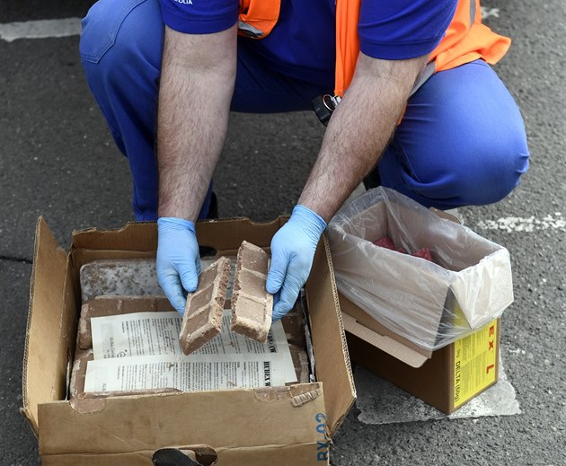 Pípravek na hubení potkan obsahuje pekaské drobky, rot, kukuici, okoládu,...