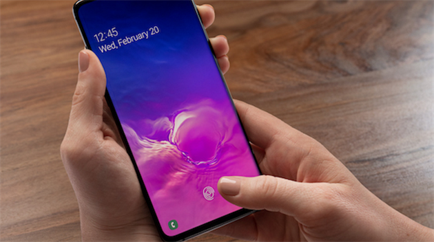Ultrazvuková čtečka otisků prstů modelu S10/S10+ je v displeji Ultrazvuková čtečka otisků prstů modelu S10/S10+ je v displeji