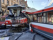 V brněnské ulici Křenová se srazil trolejbus s tramvají, která jela bez... V brněnské ulici Křenová se srazil trolejbus s tramvají, která jela bez...