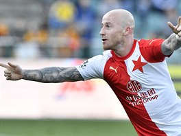 Slávistickı záložník Miroslav Stoch se raduje ze svého gólu.