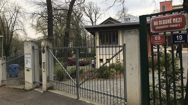 Diagnostick stav v Praze 4, kde chovankyn pepadly vychovatelku a nsledn utekly. (8. dubna 2019)