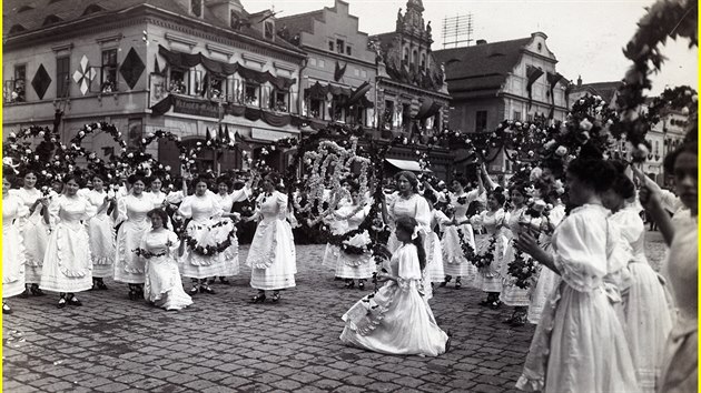 Chmelový tanec pro Karla Habsburka, při jeho návštěvě Žatce v roce 1910