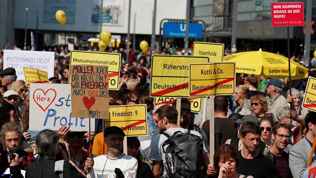 Tisce lid se zastnily protest v nmeckm Berln proti rstu njm a nedostatku byt. (6. dubna 2019)