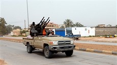 Provládní libyjské vojenské jednotky pi mobilizaci u Tripolisu (5. dubna 2019)