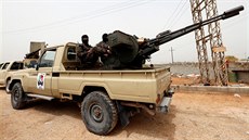 Provládní libyjské ozbrojené jednotky pi mobilizaci u Tripolisu (5. dubna 2019)