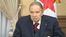 Alírský prezident Abdal Azíz Buteflika v úterý po nkolikamsíních protestech...