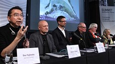 Sou Fujimoto (Japonsko), Zdeněk Fránek, Pavel Hnilička, Josef Pleskot, Ladisla... Sou Fujimoto (Japonsko), Zdeněk Fránek, Pavel Hnilička, Josef Pleskot, Ladisla...