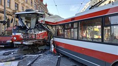 V brněnské ulici Křenová se srazil trolejbus s tramvají, která jela bez... V brněnské ulici Křenová se srazil trolejbus s tramvají, která jela bez...