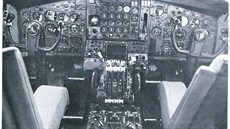 Pohled na umístnní ovládání nouzového zhasnutí motor, havárie Boeingu 707...