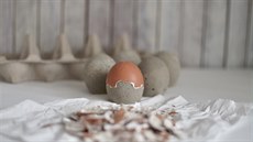 Beton nechte minimálně jeden den tvrdnout, nejdříve pak z něj opatrně sloupejte... Beton nechte minimálně jeden den tvrdnout, nejdříve pak z něj opatrně sloupejte...