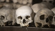 V kostnici jsou uloženy ostatky zřejmě desítek tisíc zesnulých. V kostnici jsou uloženy ostatky zřejmě desítek tisíc zesnulých.