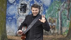 Čtyřicátník Jan Přeslička učil děti na základní škole, dnes je na rodičovské... Čtyřicátník Jan Přeslička učil děti na základní škole, dnes je na rodičovské...