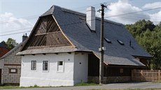 Podle Sdružení historických sídel Čech, Moravy a Slezska je chalupa v... Podle Sdružení historických sídel Čech, Moravy a Slezska je chalupa v...