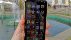 Model XR je jedním z posledních iPhonů s LCD displejem. Applu je dodává firma... Model XR je jedním z posledních iPhonů s LCD displejem. Applu je dodává firma...