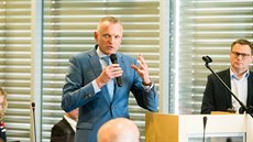 Jednání zastupitelstva Zlínského kraje o stavbě nové zlínské nemocnice. Na... Jednání zastupitelstva Zlínského kraje o stavbě nové zlínské nemocnice. Na...