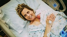 Cecile Eledgeová z amerického státu Nebraska porodila svou vlastní vnuku....