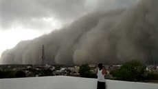 Masivní prašná bouře pohltila město v Indii Masivní prašná bouře pohltila město v Indii