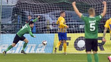 Ruslan Mingazov (vlevo) z Příbrami se raduje z gólu, který Opavě dal Antonín... Ruslan Mingazov (vlevo) z Příbrami se raduje z gólu, který Opavě dal Antonín...