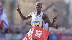 Benard Kimeli v cíli Pražského půlmaratonu Benard Kimeli v cíli Pražského půlmaratonu