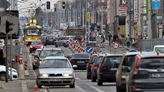 Oprava Slovanské třídy v Plzni přináší komplikace nejen pro řidiče vozidel, ale... Oprava Slovanské třídy v Plzni přináší komplikace nejen pro řidiče vozidel, ale...
