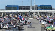 Trump nařídil přísnější kontroly na mexické hranici. Doprava zkolabovala Trump nařídil přísnější kontroly na mexické hranici. Doprava zkolabovala