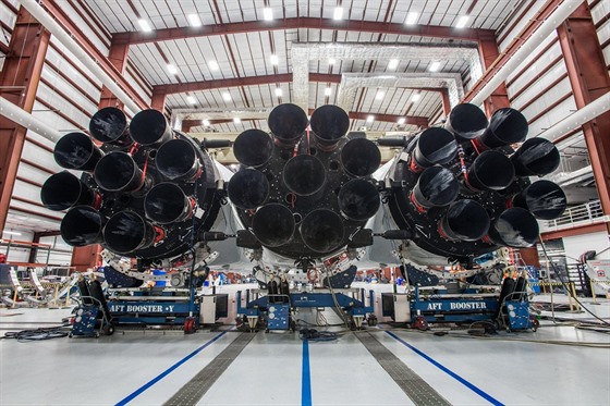 Nejsilnjí raketou souasnosti je Falcon Heavy od spolenosti SpaceX. Motory...