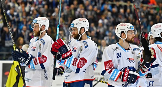 Zklamaní hokejist Komety Brno po posledním zápase sezony.