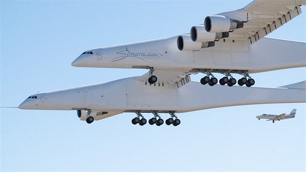 První let stroje Stratolaunch (13. duben 2019) První let stroje Stratolaunch (13. duben 2019)