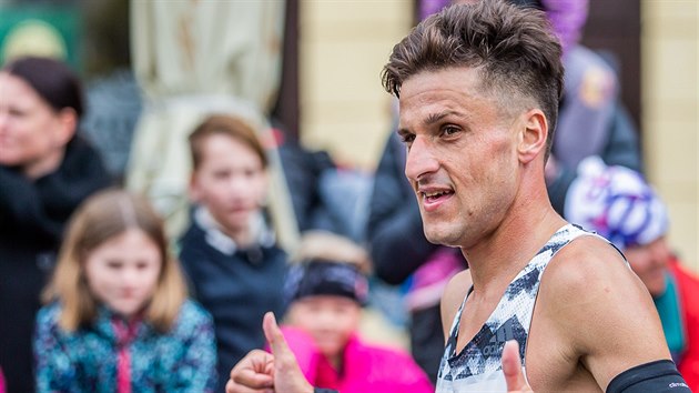 Jiří Homoláč v cíli pardubického půlmaratonu. Jiří Homoláč v cíli pardubického půlmaratonu.