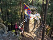 Na Zelený čtvrtek nadšenci vyzdobili Kolumbovo vejce do tibetských barev.... Na Zelený čtvrtek nadšenci vyzdobili Kolumbovo vejce do tibetských barev....
