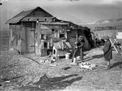 Chudinské lokality vznikaly na okraji Prahy i v jejím centru. Obydlími se... Chudinské lokality vznikaly na okraji Prahy i v jejím centru. Obydlími se...