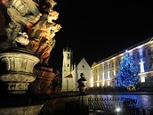 Morový sloup Nejsvětější Trojice (vlevo). Jedno z nejvýznamnějších děl předního... Morový sloup Nejsvětější Trojice (vlevo). Jedno z nejvýznamnějších děl předního...