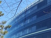 Z Národní technické knihovny spadla třetí tabule skla. (18.4.2019) Z Národní technické knihovny spadla třetí tabule skla. (18.4.2019)