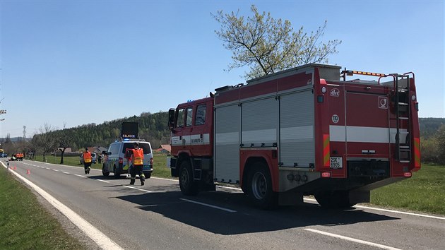 Na Pbramsku se v ptek dopoledne srazil motork s autem (19. dubna 2019).