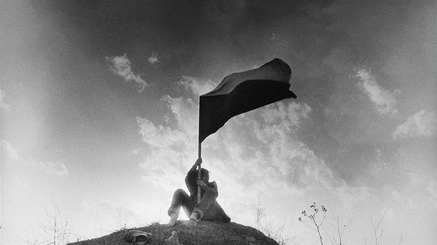 Snmkem eskoslovensko 1968 zareagoval na okupaci zem vojsky Sovtskho svazu, Polska, Maarska, Bulharska a NDR tak fotograf Jan Saudek.